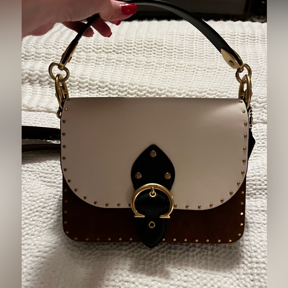 RESERVED FOR DIANA. DO NOT BUY. Coach Beat Bag - Picture 8 of 15